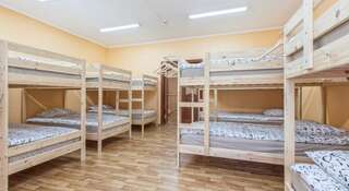 Гостиница Хостел Abrikos Владивосток Кровать в общей женской спальне с 12 кроватями.-3