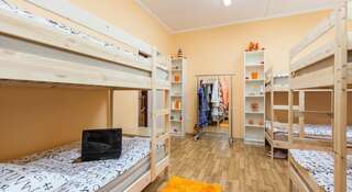 Гостиница Хостел Abrikos Владивосток Кровать в общем 6-местном номере для мужчин и женщин-3